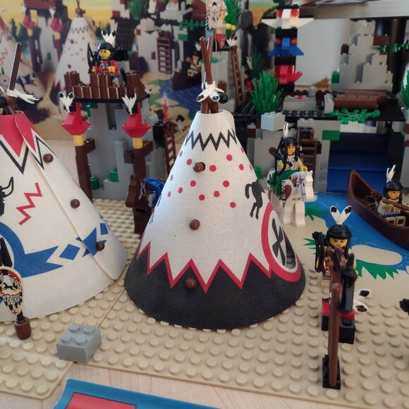 Like new large Wild West Village, 6766 - Picture 2 of 16